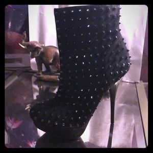 Spiked heel bootie